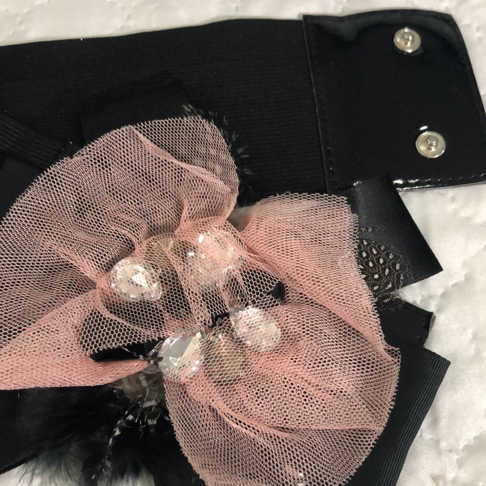 80’s Style Pink & Black Stretchy Belt With Snaps